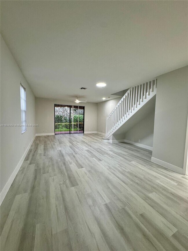 Building Photo - 3912 Tree Top Dr