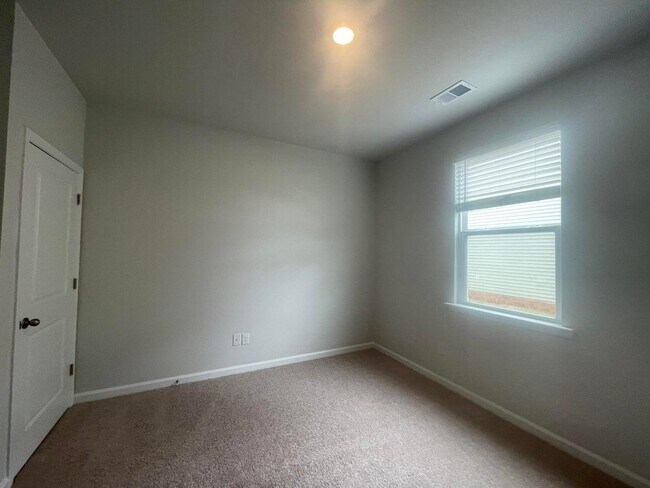 Foto del edificio - 206 Oakwood Blvd