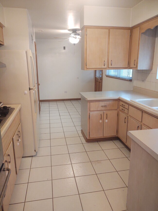 Kitchen - 4310 Oakton St