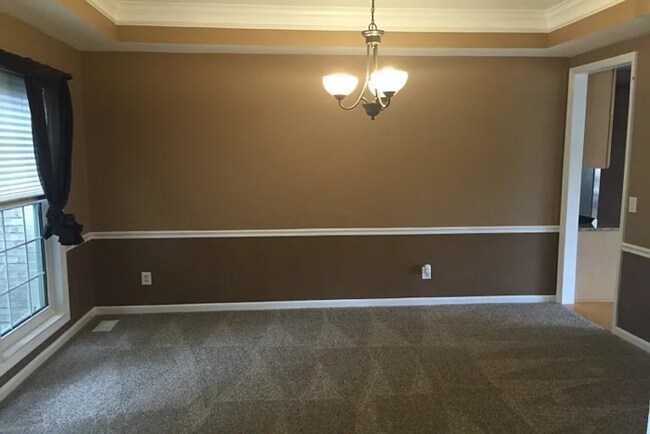 Foto del edificio - Large Home is Desirable Pine Run!  Best of...