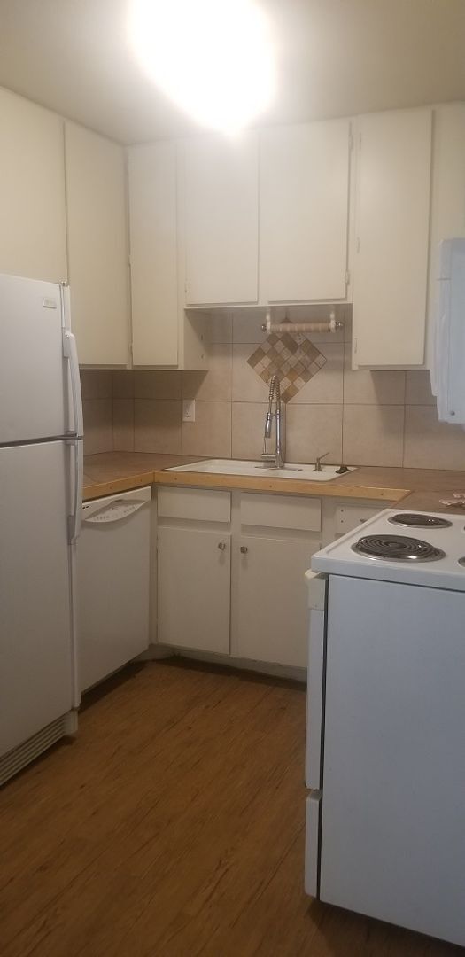 Building Photo - Bright 2-Bedroom Condo Ready for Move-In