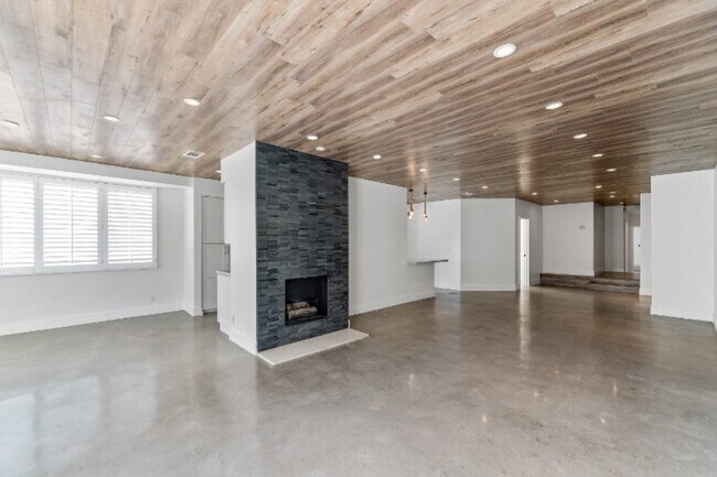 Fireplace - 321 N Oakhurst Dr