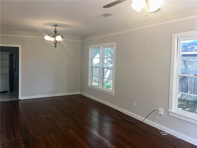 Foto del edificio - 701 N Oak St