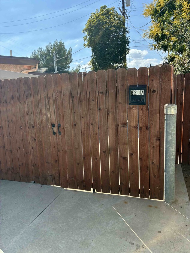 Primary Photo - 6207 Goodland Ave