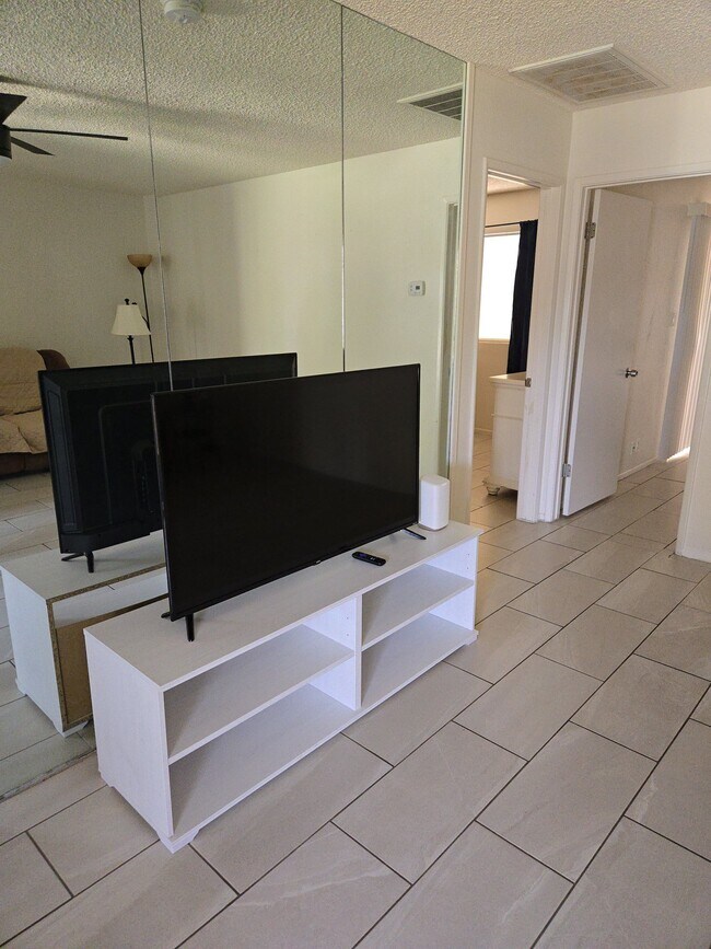 Foto del edificio - 8101 N 107th Ave