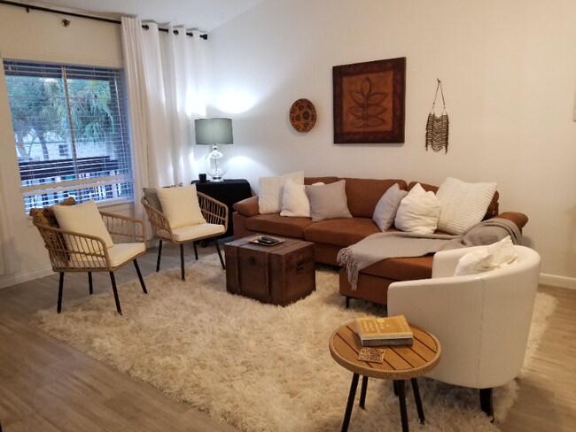 Foto del edificio - 6327 Chasewood Dr