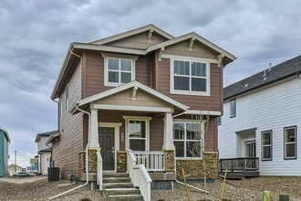 Building Photo - 560 Cottonwood Ave