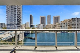 Building Photo - 2600 E Hallandale Beach Blvd