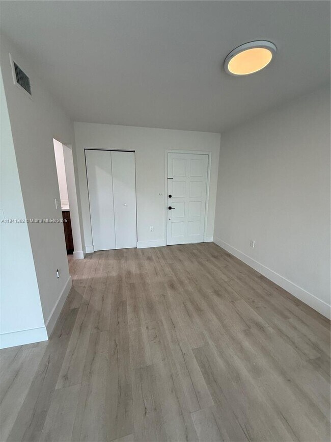 Foto del edificio - 1150 Madruga Ave