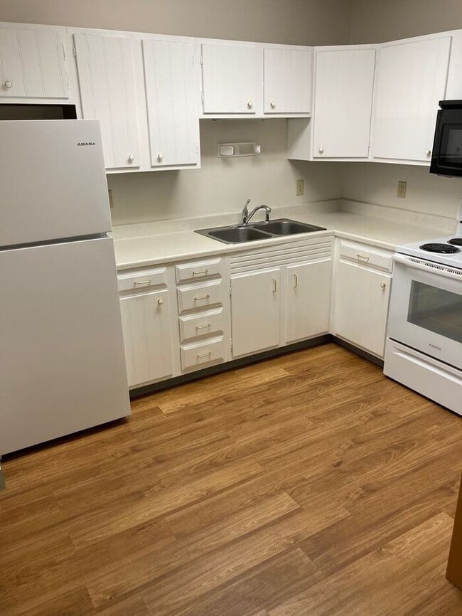 Foto del edificio - $1,150 | 1 Bedroom, 1 Bathroom Condo | Designed for Ages 55+ | PET Friendly* | Available for Augu...
