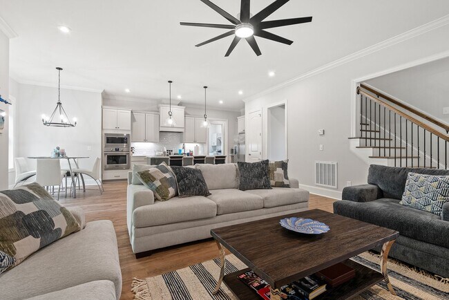 Building Photo - Immaculate 4 BR/3 BA Home in Croasdaile Fa...