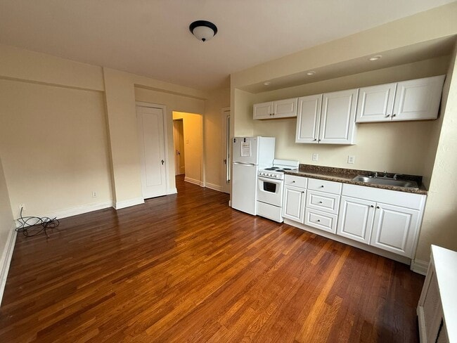 Interior Photo - New King Edward Apartments