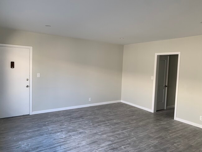 Building Photo - 343 Riverdale Dr
