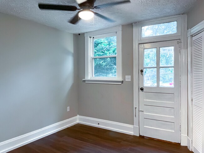 Building Photo - 6 N Dooley Ave