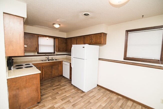 Building Photo - 1204 Hillcrest Rd