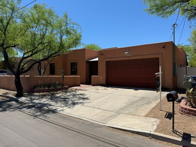 Foto del edificio - Unique 3Bdm 2Ba home is located in a great...