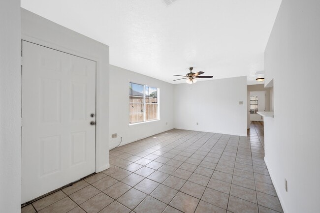Building Photo - 308 Willowick St