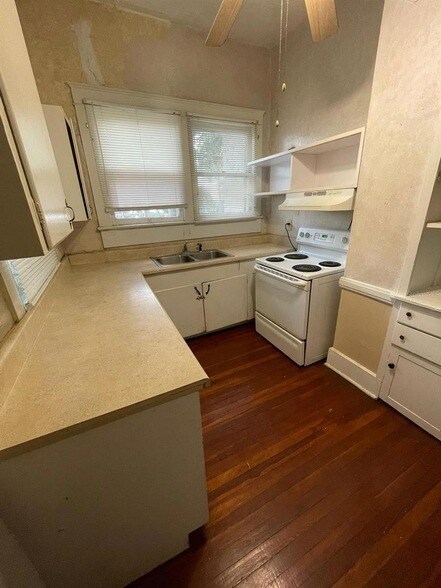 Foto del edificio - 670 Avenue B NW