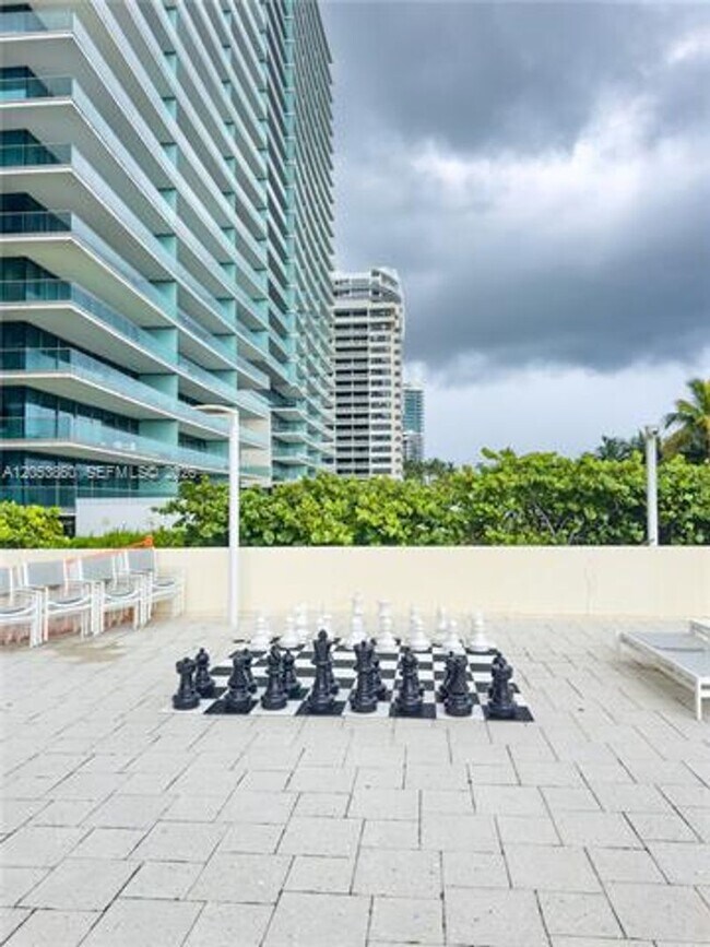 Foto del edificio - 10185 Collins Ave