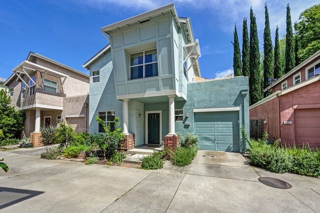 Building Photo - Move-In Ready Midtown 3 Bedroom, 3 Bath Home