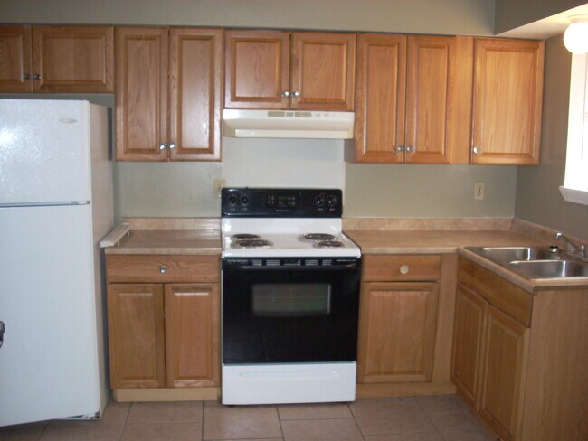 Building Photo - 3613 Golden Dr