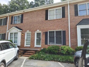 Building Photo - 1419 King Charles Dr