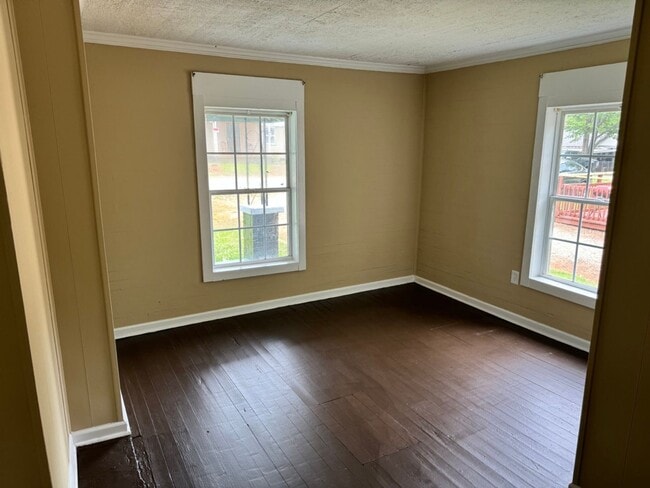 Building Photo - 2 Bed 1 Bath House