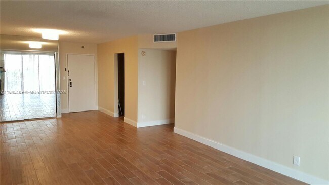 Building Photo - 18151 NE 31st Ct
