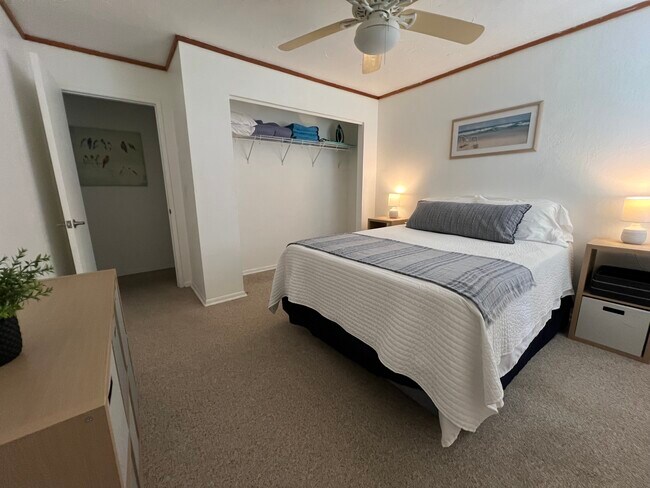 Building Photo - 76-6127-6127 Royal Poinciana Way