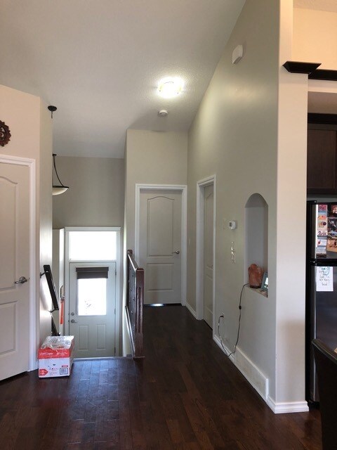 Photo du bâtiment - 3 Bed 2 Bath Unit in Odls, AB