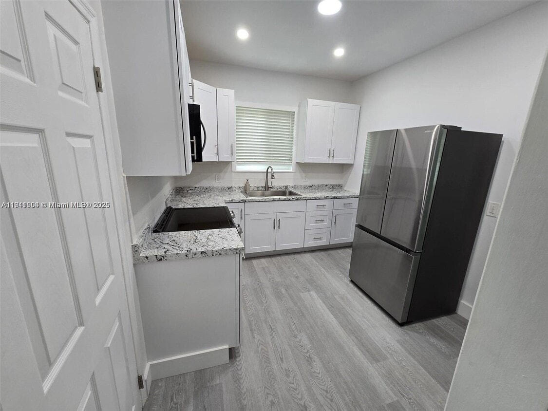 Foto del edificio - 1637 SW 17th St