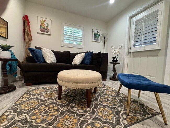 Foto del edificio - 11341 Cohasset St