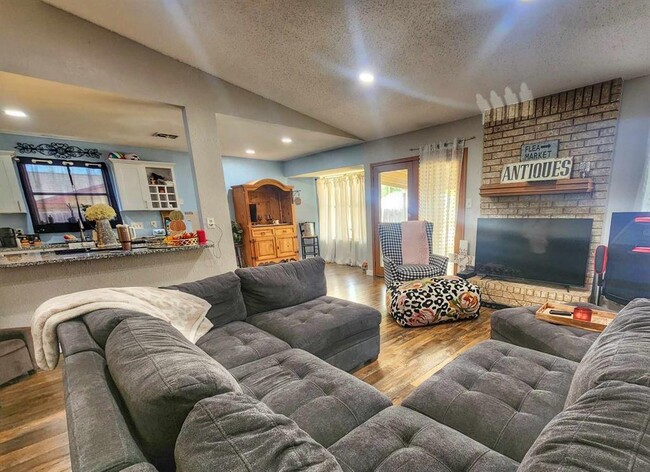 Building Photo - 204 S Mt Rushmore Dr
