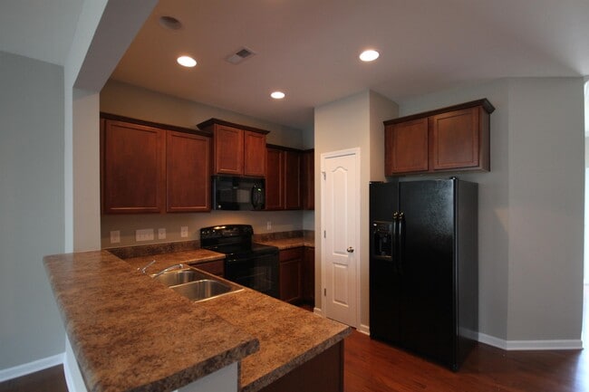 Building Photo - 2233 Sunny Cove Dr