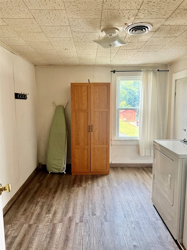 Building Photo - 310 Birdsall St
