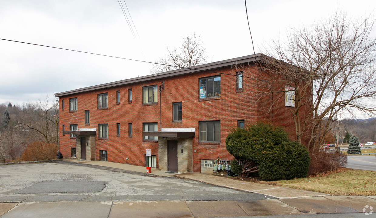 Primary Photo - Parkway Apartments