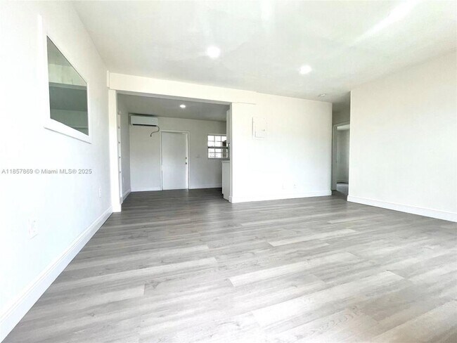 Foto del edificio - 1004 SW 24th Ave