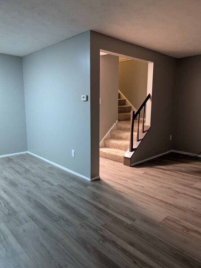 Foto del edificio - 531 Hunters Path Rd