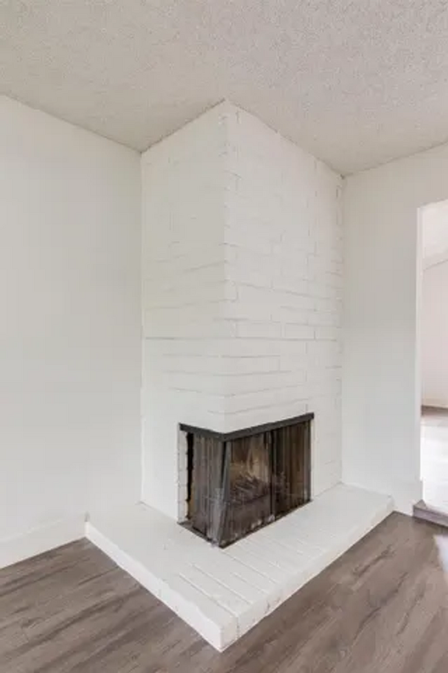 Building Photo - 1819 Avondale Avenue., Spacious 2BD/1BT - ...