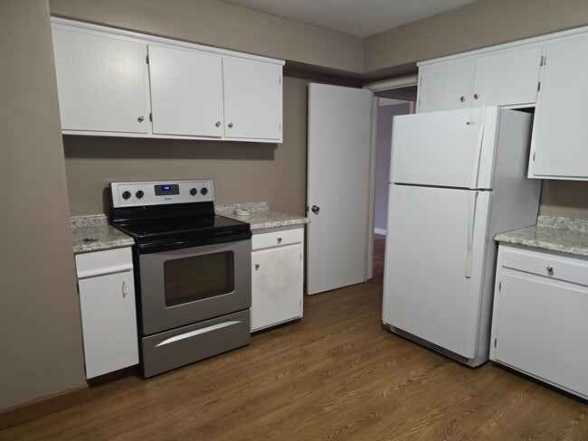 Kitchen - 19560 Hilliard Blvd