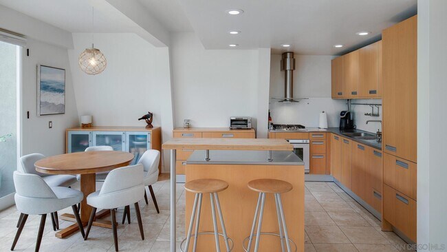 Building Photo - 549 Rimini Rd