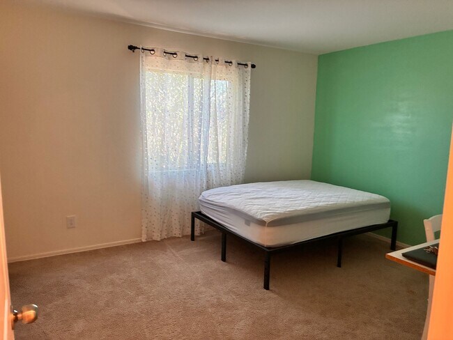 Building Photo - 458 W Whitetail Dr
