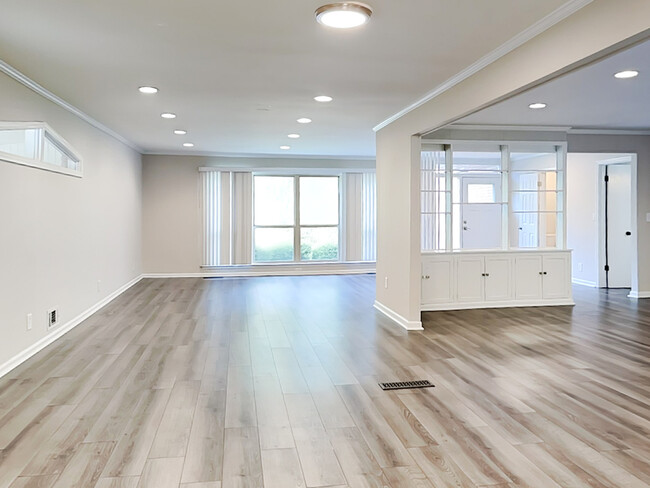 Building Photo - 1506 Sheffield Dr NE