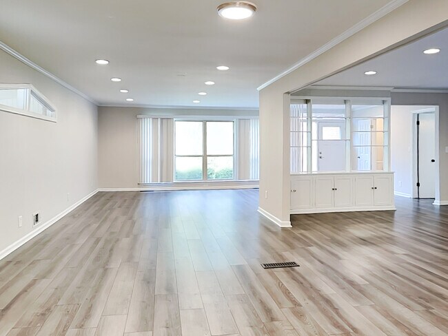 Foto del edificio - 1506 Sheffield Dr NE