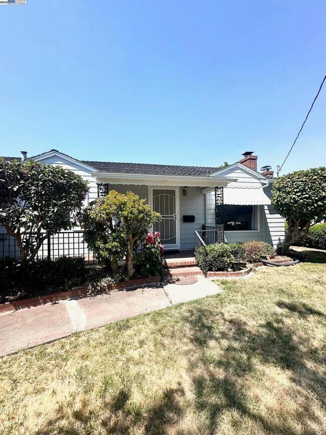 Building Photo - 2117 Thomas Ave