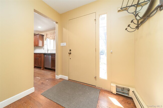 Building Photo - 143 Round Hill Rd