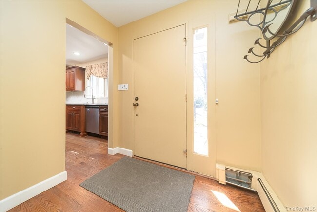 Foto del edificio - 143 Round Hill Rd