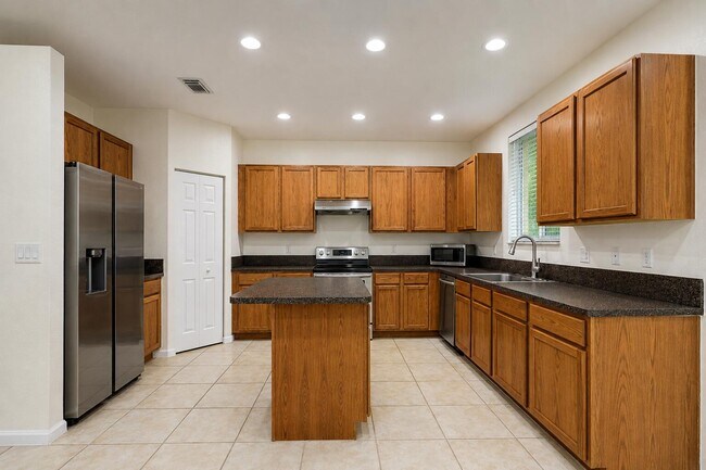 Building Photo - 2789 S Evergreen Cir
