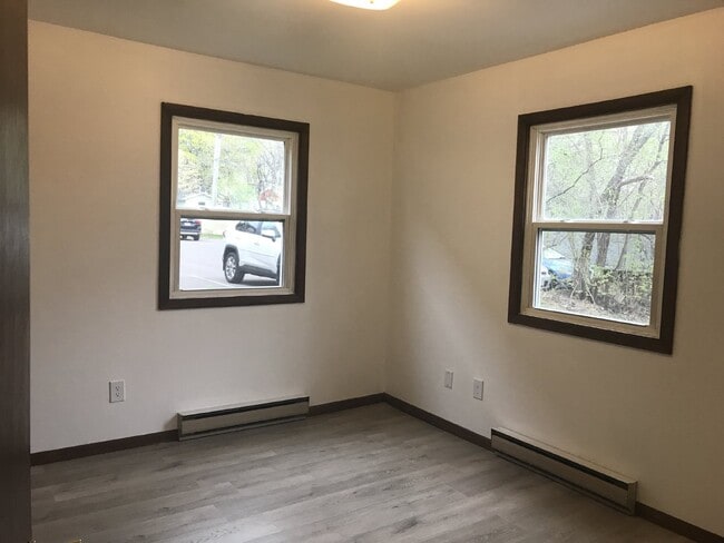 Building Photo - 2 Bedrooms, 1 Bathroom Northside Apartment...