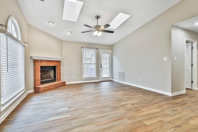 Foto del edificio - Immaculate 2bed/2ba in Fayetteville with Lawn Care Included